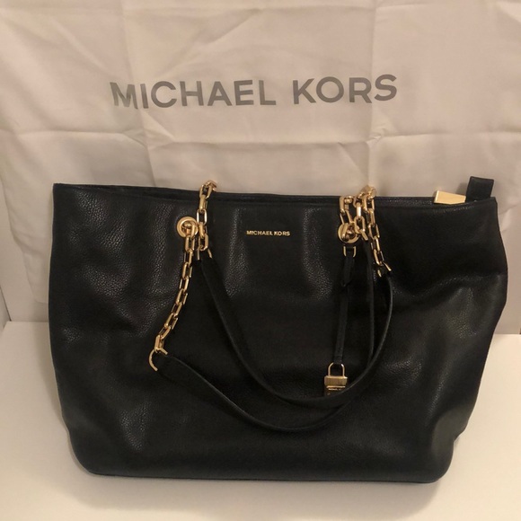 Michael Kors Handbags - Medium/large Michael Kors purse